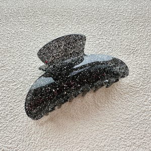 女性用ヘアクリップ、ミニマリストヘアクリップ、ヘアアクセサリー、ヘアクロークリップ、ロングヘア用クロー、ガーリッシュヘアクリップ、モダンヘアクロー、ヘアジュエリー