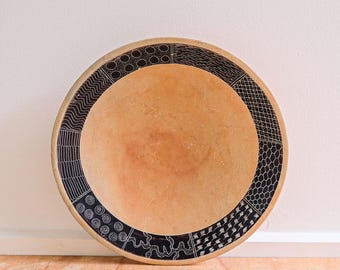 Vintage soapstone etched Kenyan decorative bowl/plate