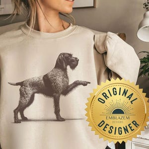 おもしろジャーマン・ワイヤーヘアード・ポインターの人用シャツ GWP 犬ママへのギフト、狩猟犬シャツ、犬用スウェットシャツ、彼女から彼へのクリスマスプレゼント