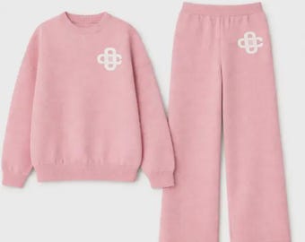 Nuevo conjunto de dos piezas de chándal de dos piezas con pantalones anchos y suéter para mujer, conjunto con logotipo disponible en tallas grandes 08-20