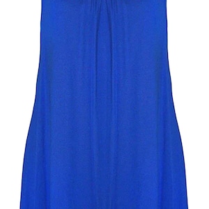 Blusa túnica plus size sem mangas e com bainha larga