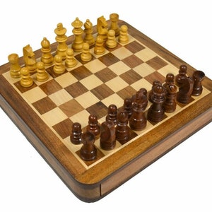 THE REPRODUCTION OF 1960 MIKHAIL TAL CHESS SET BOXWOOD & EBONIZED 4.125  KING WITH 2 SQUARE CHESS BOARD