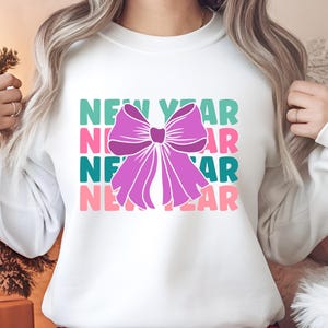 Felice Anno Nuovo 2025 SVG, Capodanno Coquette 2025, Capodanno alla moda SVG, Design maglietta Capodanno Png, Ciao 2025 Png