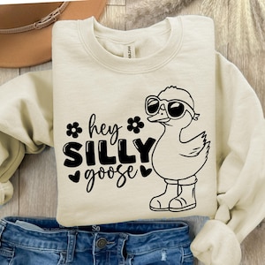 Silly Goose SVG, Snarky Goose Retro Humor svg, Sassy Animal Silly Goose png, Funny Animal Meme Aesthetic svg, Trendy Sublimation