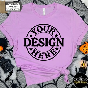 Lilac Bella Canvas 3001 Tshirt Halloween Mockup | Lilac BC 3001 T-Shirt Mockup | Prawdziwy model | Zabawna, modna, upiorna koszulka na Halloween