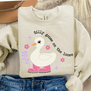 Silly Goose SVG, Snarky Goose Retro Humor svg, Sassy Animal Silly Goose png, Funny Animal Meme Aesthetic svg, Trendy Sublimation