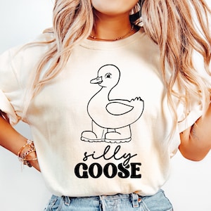 Silly Goose SVG, Snarky Goose Retro Humor svg, Sassy Animal Silly Goose png, Funny Animal Meme Aesthetic svg, Trendy Sublimation