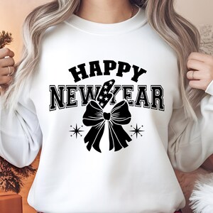 Gelukkig nieuwjaar 2025 SVG, trendy oudejaarsavond SVG, nieuwjaarsshirtontwerp png, hallo 2025 png