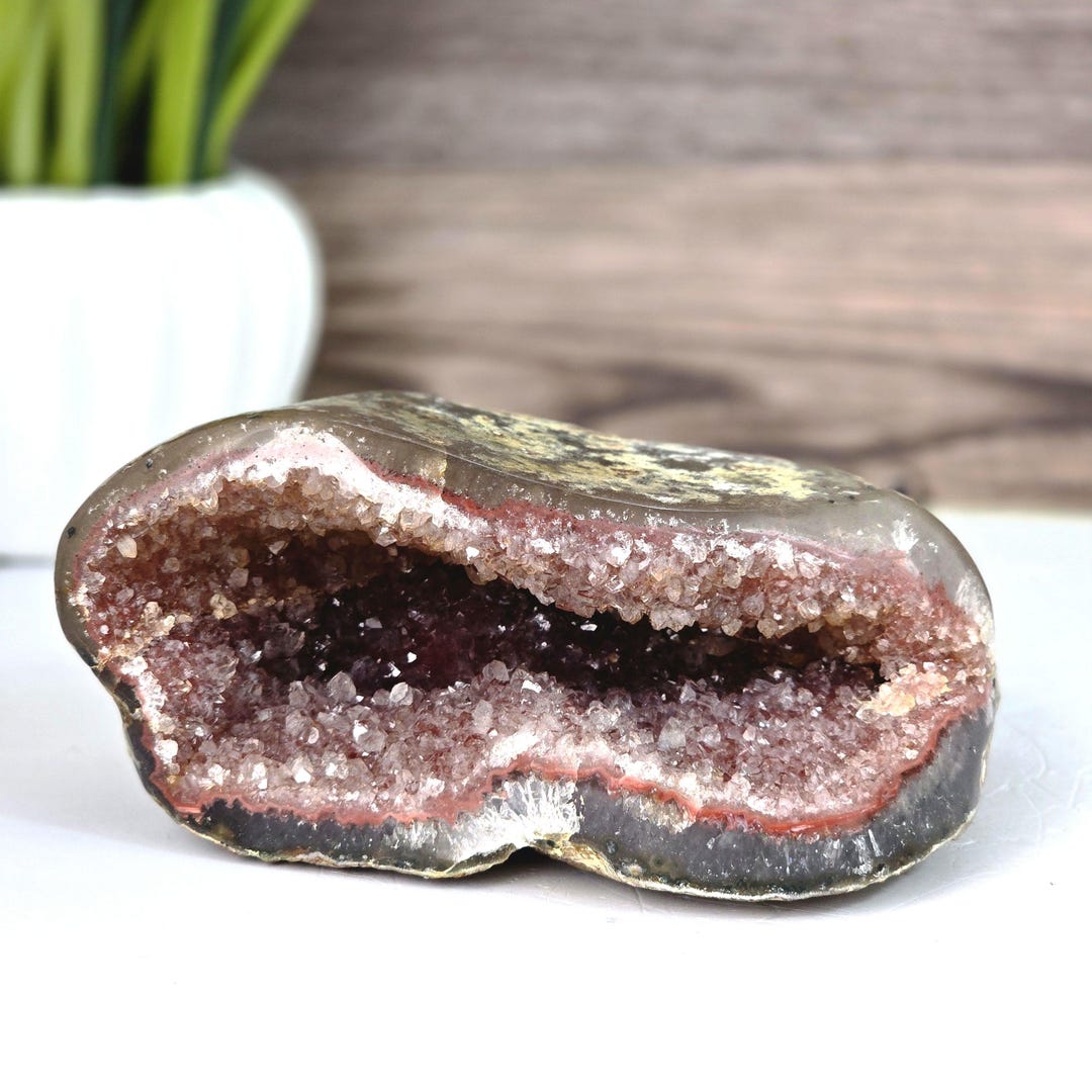 赤みがかった水晶の晶洞と瑪瑙の帯 – 天然クリスタル装飾品 - Etsy 日本