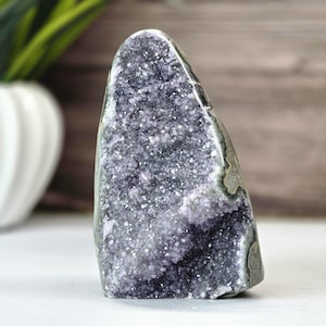 Natural Amethyst Geode – Unique Decoration with Polished Sides