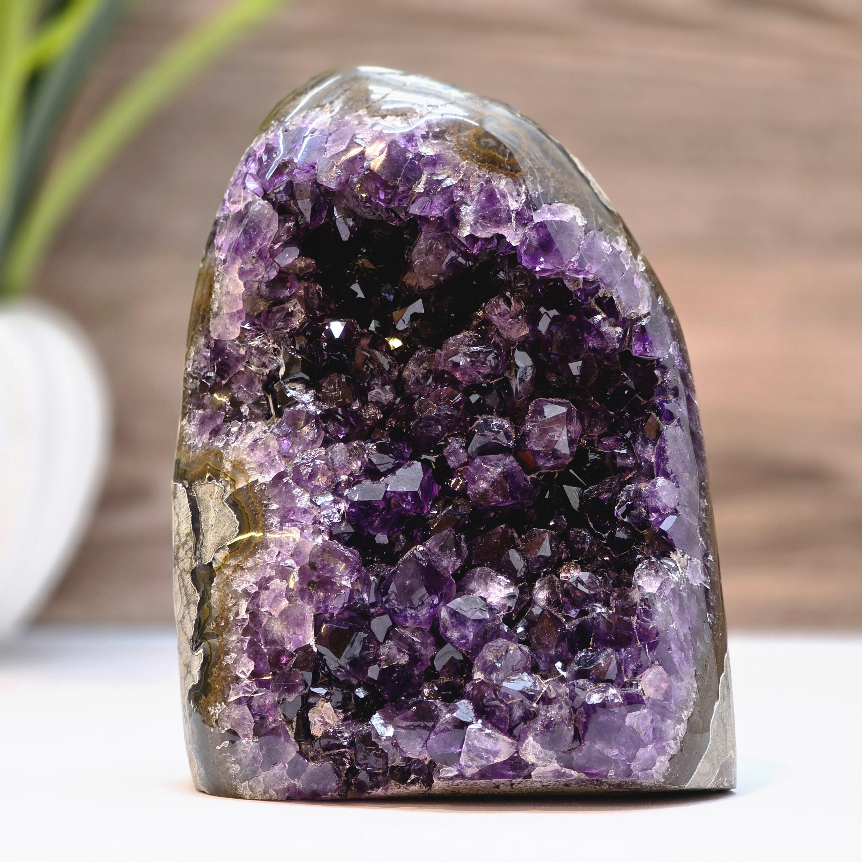 カテドラルアメジストジオード - 磨かれたエッジと自然なコントラスト