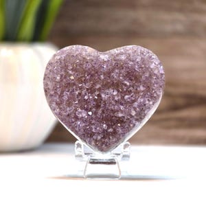 Delicate Pale Amethyst Heart – Mini Crystal Geode for Subtle Charm and Healing Energy