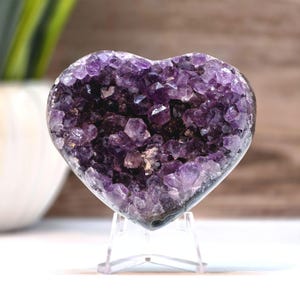 Small Natural Amethyst Heart – Unique Crystal for Positive Energy and Mini Decor