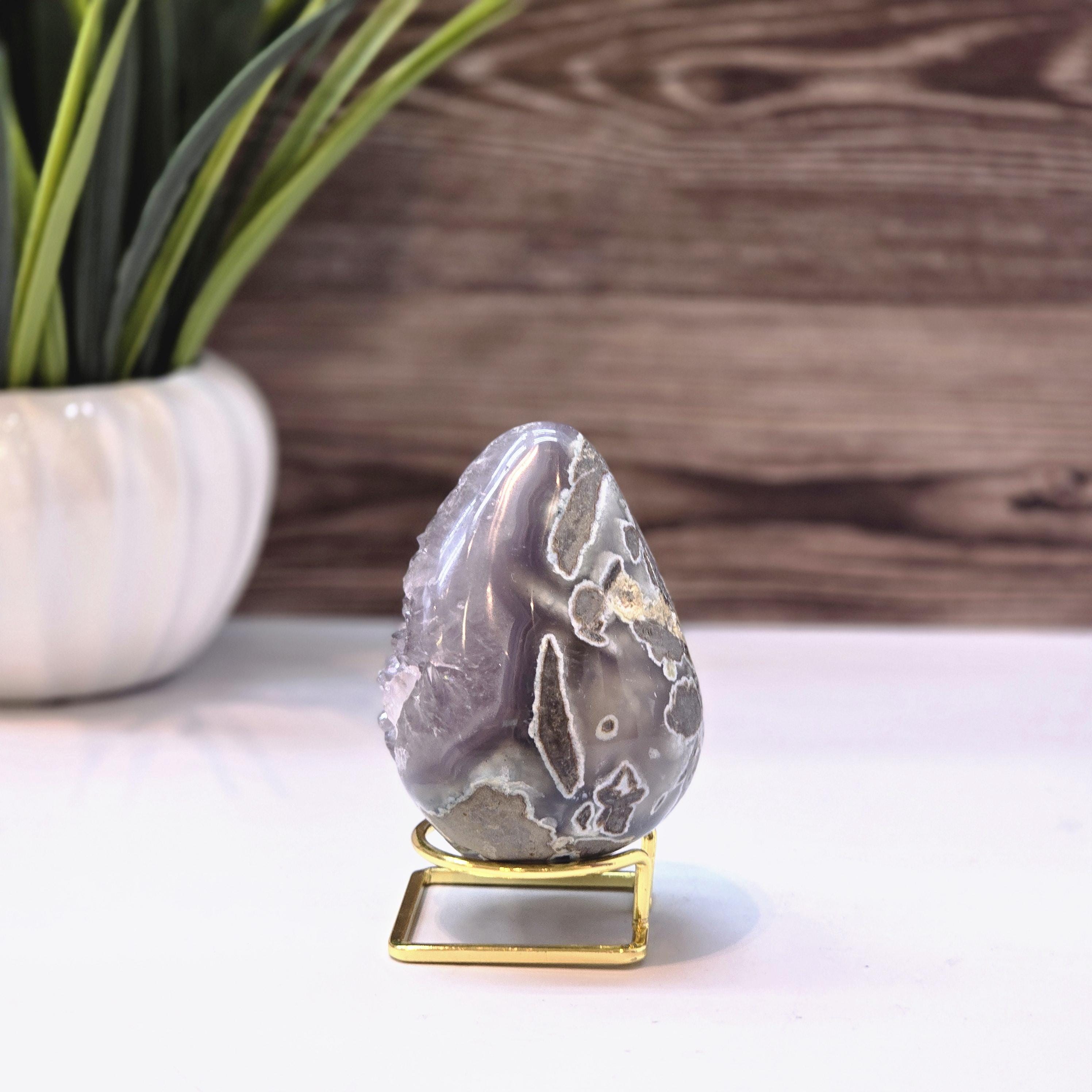 ウルグアイ産アメジストクォーツエッグ（金属製スタンド付き）：ホーム