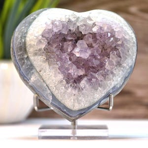 Amethyst Heart with Agate Edge – Light Purple Geode Crystal for Elegant Decor