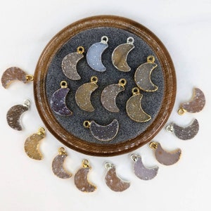 Druzy Pendants (Moon Shape) (with Electroplated) (24k Gold plated or Silver plated)(Wholesale Accesories)(Jewelry Supply) (Handmade)