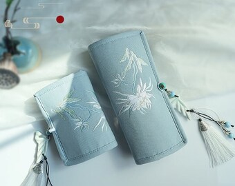 Portefeuille en toile brodée à fleurs ; portefeuille vintage ; portefeuille de niche ; design unique ; Cadeau d'anniversaire ; Cadeau du Nouvel An lunaire ; Style asiatique ; Epiphyllum bleu