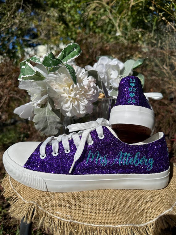 Zapatillas de boda personalizadas en morado ciruela y verde