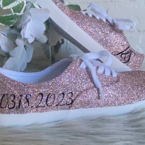 Rose Gold Holographic Glitter Sneakers für Geburtstag, besonderer Anlass, Quinceanera, Bachelorette