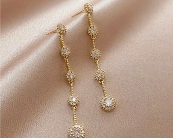 Longues boucles d'oreilles pendantes en or avec pompons au Royaume-Uni • Boucle d'oreille de cérémonie en diamants scintillants et diamants scintillants • Cadeau pour elle • Fête des Mères