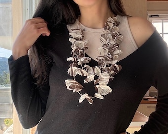 collana a bavaglino, collana in tessuto, collana boho, collana in stoffa, collana estiva, collana vistosa, collana di tendenza, gioielli di design