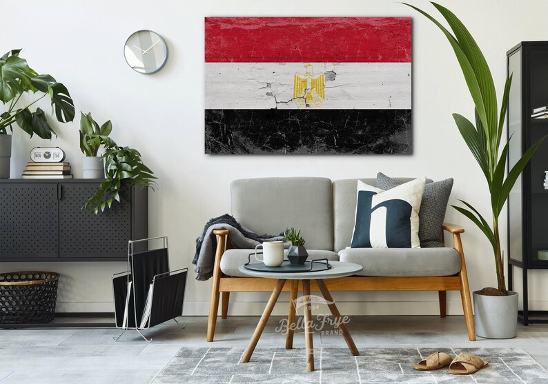 Vintage Egypt Flag Canvas Art: Distressed Wood Style image 3
