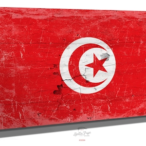 Vintage Tunisia Flag Canvas Art: Weathered Wood Style
