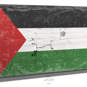 Vintage Palestine Flag Canvas Art: Distressed Wood Style imagem 1