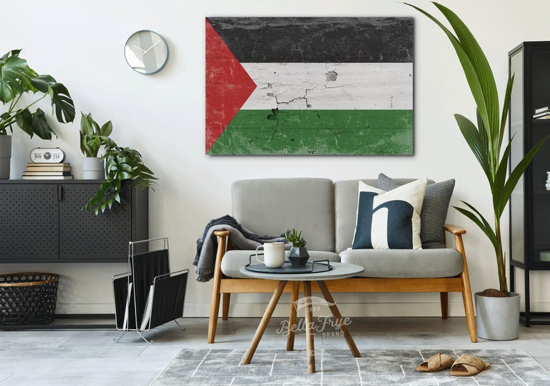 Vintage Palestine Flag Canvas Art: Distressed Wood Style imagem 3