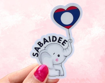 Lindo elefante con globo con la bandera de Laos/Saludo Sabaidee "Hola Laosiano"/Pegatina kawaii de Laos con diseño fácil de despegar/Regalo del sudeste asiático