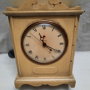 Telechron Knickerbocker Red Dot Wood Mantel Electric Clock WORKS