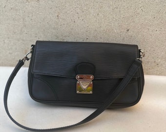 Louis Vuitton 00s Segur pochette epi leather black bag