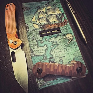 Carte du monde du bateau pirate - EDC Premium Hank, cadeau pour collectionneur de couteaux, cadeau pour lui, voyageur du monde Hank