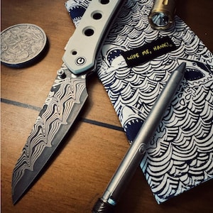 Blood in the Water Shark-EDC Premium Hank