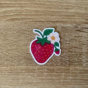 Adesivo de vinil de morango desenhado à mão – Arte de fruta fofa, decalque kawaii à prova d'água para diários, laptops e muito mais