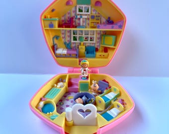ポリーポケット小児病院 100% 完成 (照明は点灯していません) - Etsy 日本