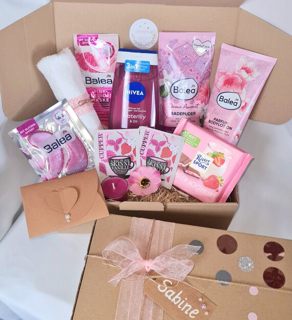 Geschenkkorb Für Frauen – Entspannungs-Set Mit Badekugeln, Duftkerze, Seife & Mehr, In Rosa, Für Geburtstag & Weihnachten