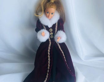 Barbie Felices Fiestas de 1996 – Vestido de terciopelo burdeos vintage, edición especial