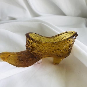 Vintage Amber Glass Shoe: Daisy and Button Pattern Trinket Holder