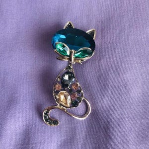Vintage Mid-Century Cat Brooch: Blue & Green Crystal, Rose Gold Finish