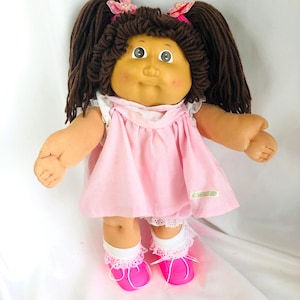 Vintage 1984 Cabbage Patch Kids HM2 IC1 Taiwan cheveux bruns tresses yeux bruns robe rose