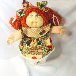Vintage Cabbage Patch Kids Rödhårig Flicka Gröna Ögon HM2 IC6 Taiwan Blå Signatur Thanksgiving Outfit