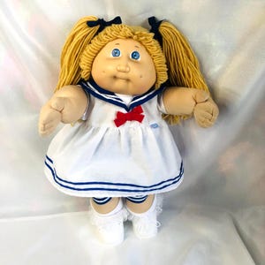 Vintage 1984 Coleco Cabbage Patch Kids HM2 Butterscotch hår Blå ögon Grön Sig OK Factory HTF CPK Sjömansklänning