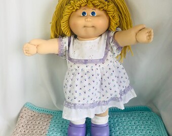 Vintage Cabbage Patch Kid HM1 Butterscotch Yarn pferdeschwanz Blaue Augen Lila Blumenkleid DPK Doll -Read