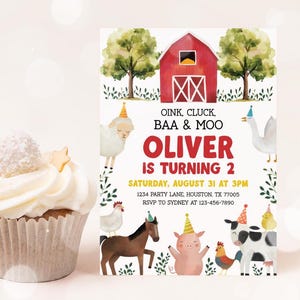 Pode incluir: Um convite em estilo aquarela para uma festa de aniversário com tema de fazenda. O convite apresenta um celeiro vermelho, uma ovelha branca, um cavalo marrom, um porco rosa, uma vaca preto e branco, um pintinho amarelo e um ganso branco. O texto do convite diz: "Oink, Cluck, BAA & MOO Oliver faz 2 anos Sábado, 31 de agosto às 3:00 PM 1234 Party Lane, Houston, TX 77005 RSVP para Sydney no 123-456-7890"