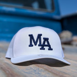 Gorra con monograma entrelazado bordado personalizado / Estilo universitario / Richardson 112 de cinco paneles