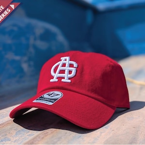 Casquette brodée avec monogramme entrelacé | Style collégial |  Nettoyage de la marque en 47