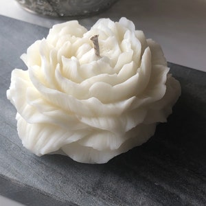 Handmade peony flower candle with soy wax, ideal gift for Mother's Day and for flower lovers