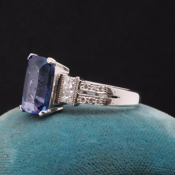 18K White Gold 4.37ct Tanzanite and Diamond Ring-… - image 4