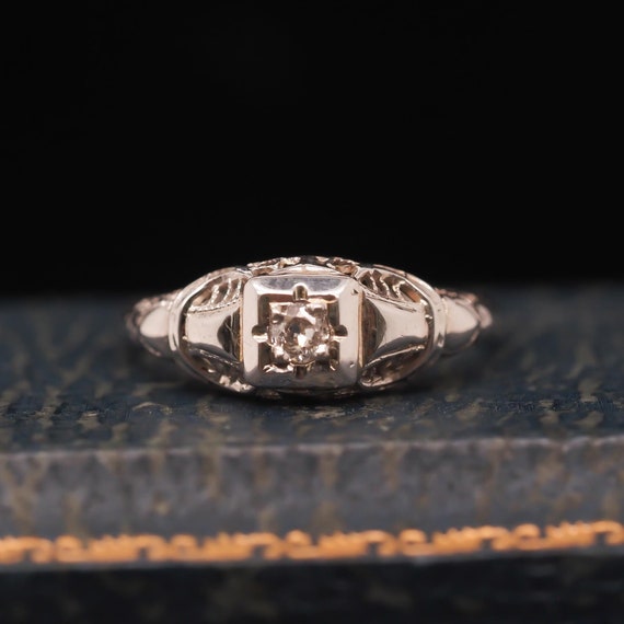 18k White Gold Art Deco Diamond Engagement Ring